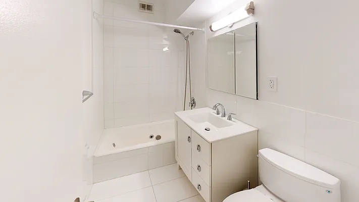 Rented by AZ REALTY NYC LLC | media 11