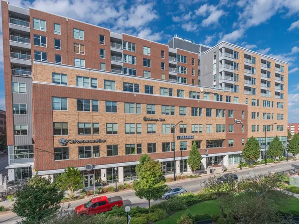 301 N Neil St APT 908, Champaign, IL 61820