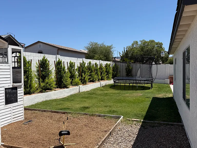 8058 E Evergreen St — Photo 3