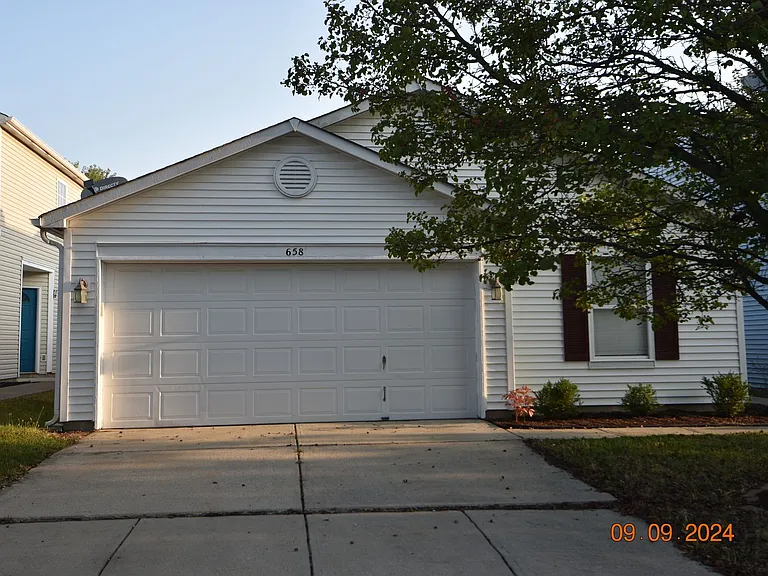 658 Florence Dr — Photo 1