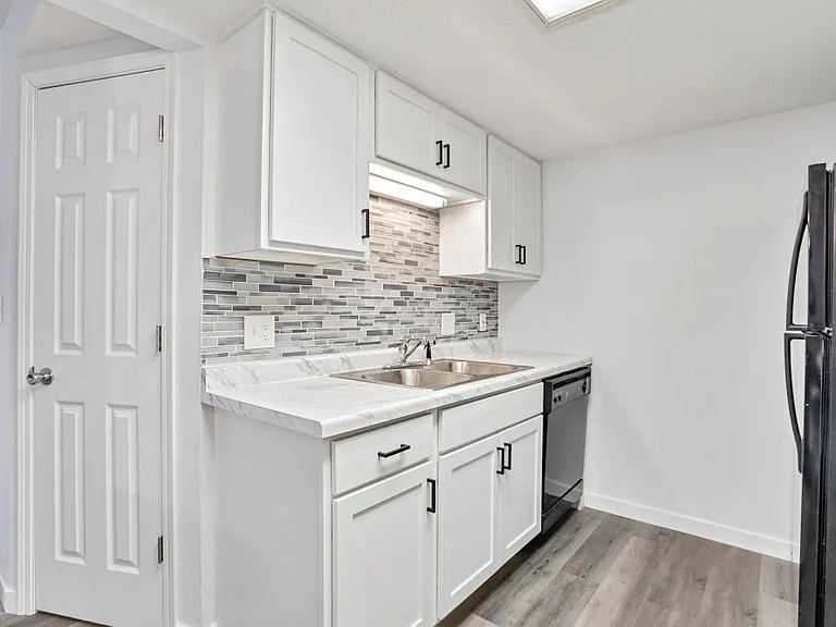 18669 Clear View Ct — Photo 8