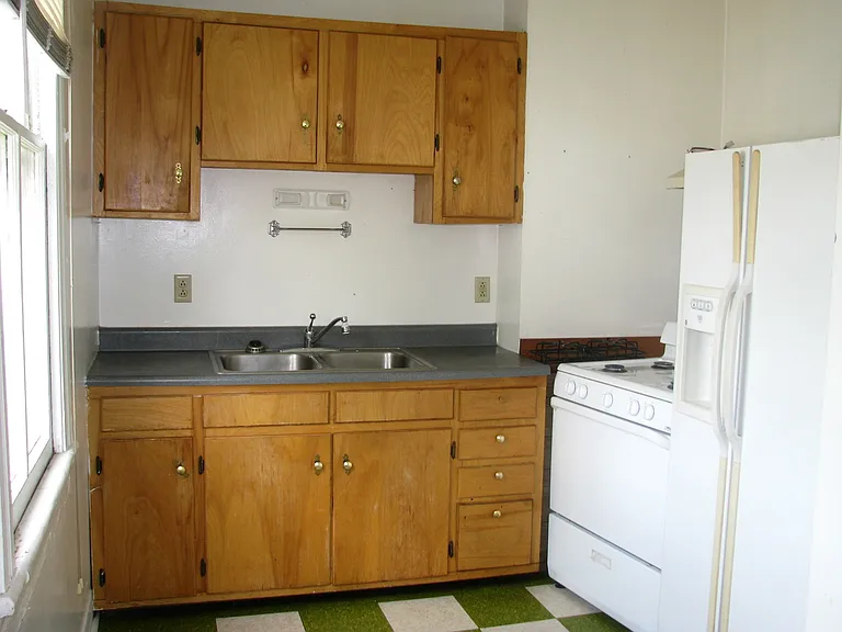223 9th St SW — Photo 4