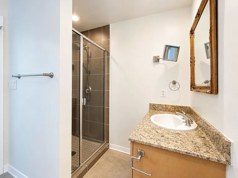 1001 Belleview St #103 — Photo 8