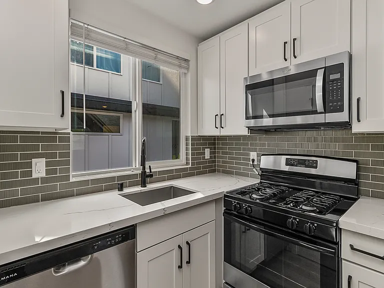 816 S Sullivan St #B — Photo 13