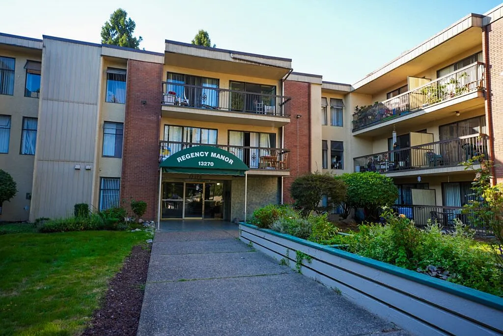 Regency Park — Photo 3