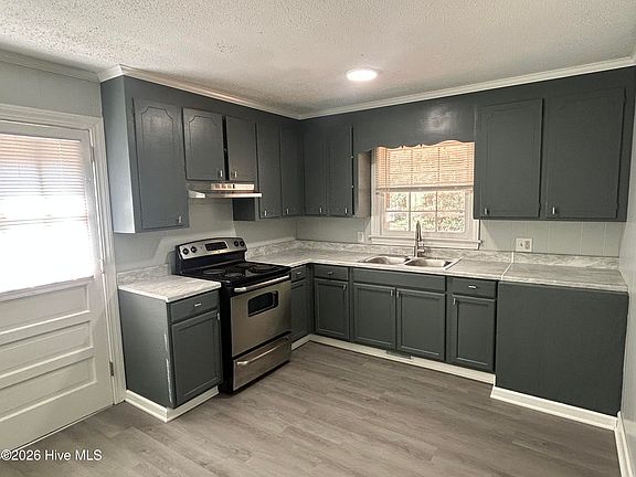 2nd image of 1032 Burt Street