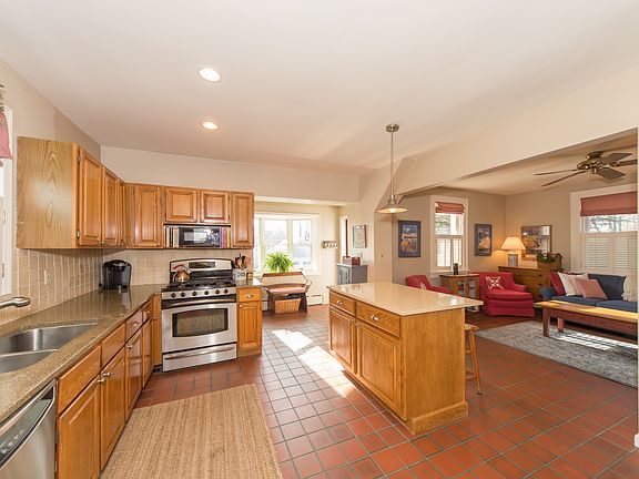 5th image of 53 Hobart Ave