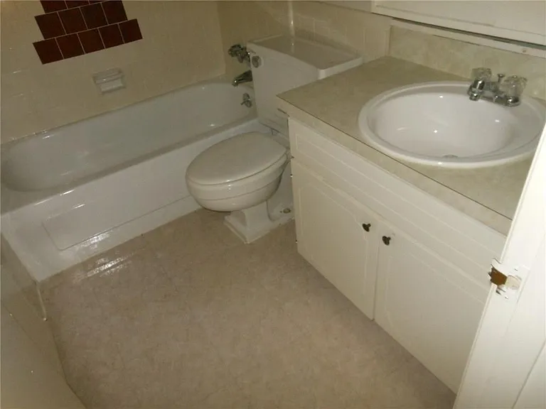 2516 Enfield Rd #202 — Photo 7