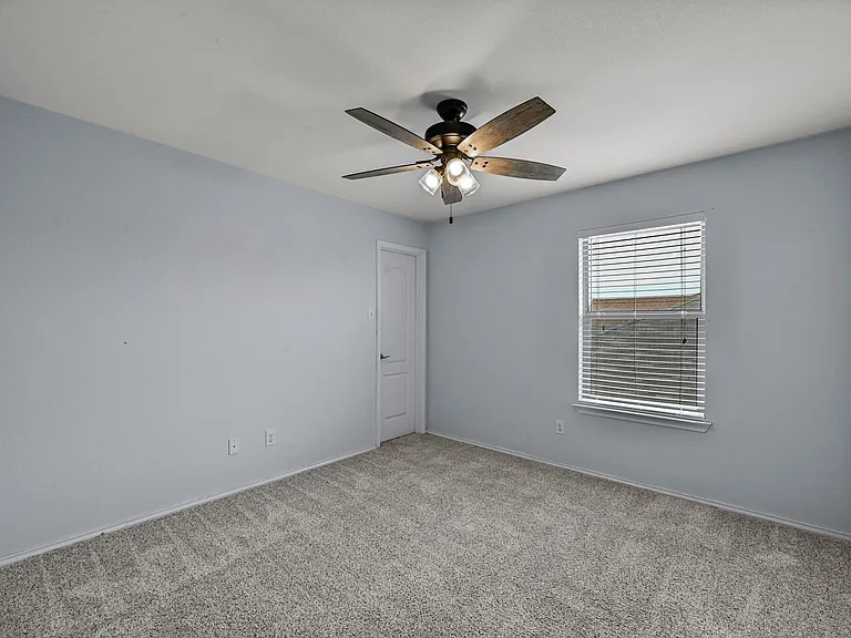 214 Briarwood Dr — Photo 24