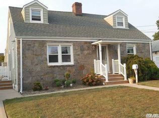 6 Abby Rd, Merrick, NY 11566