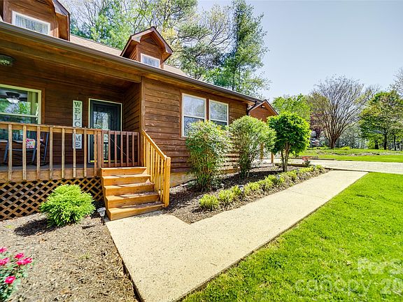 3rd image of 24 Oakwood Rd