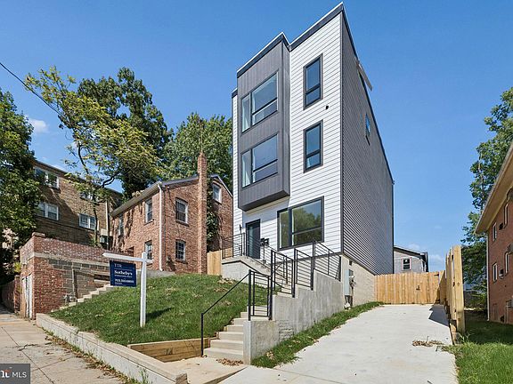 3rd image of 5046 Astor Pl SE