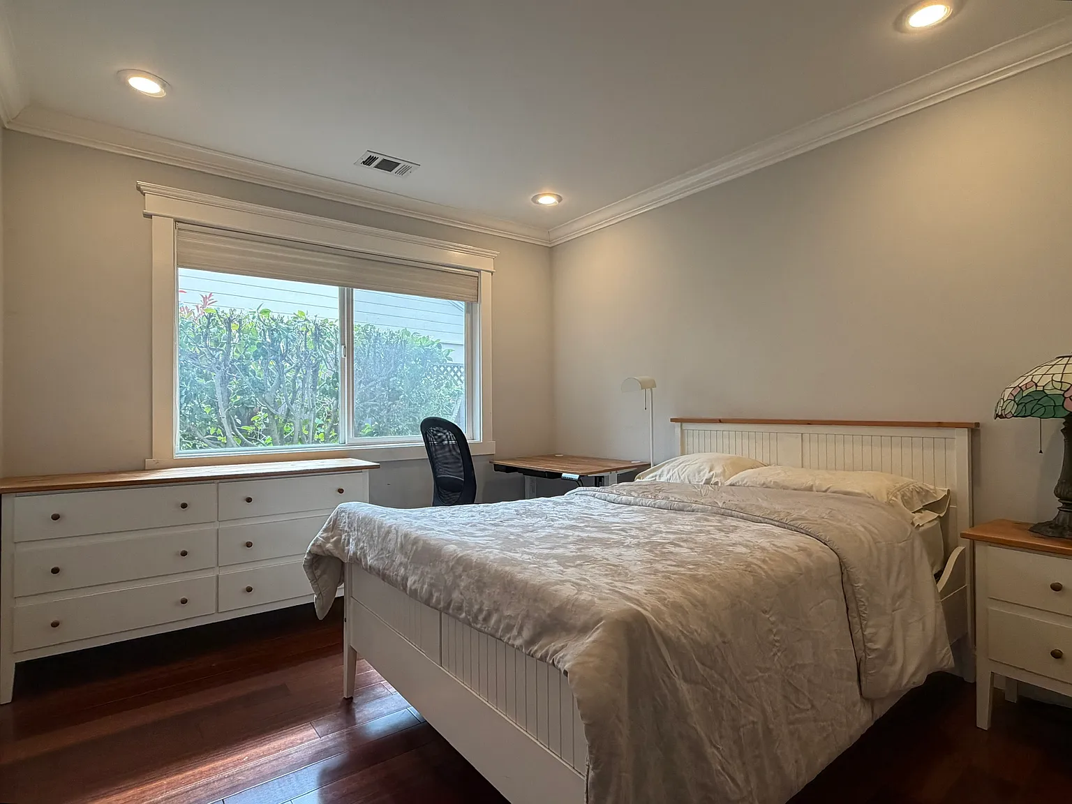 4 bed, 2015 sqft, $2,200 — Photo 1
