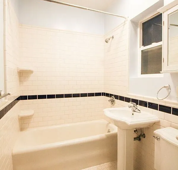 3155 Broderick St #105 — Photo 4