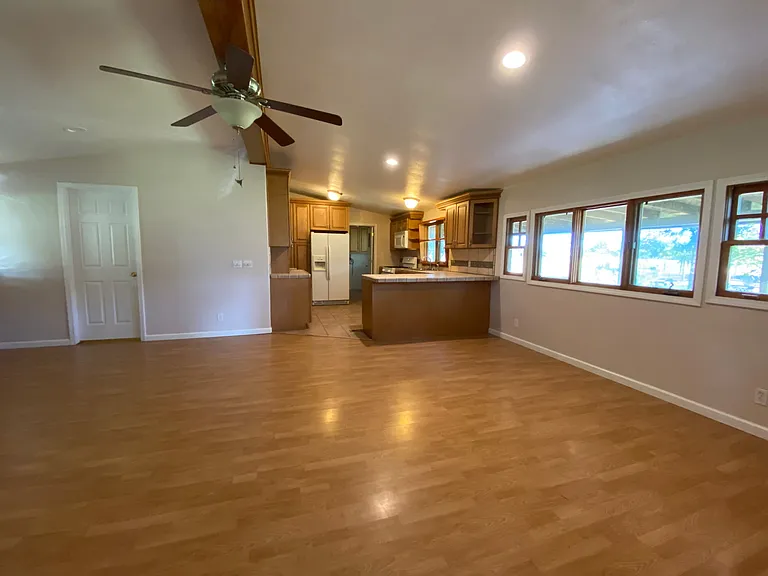 23443 Hamilton Ave — Photo 5