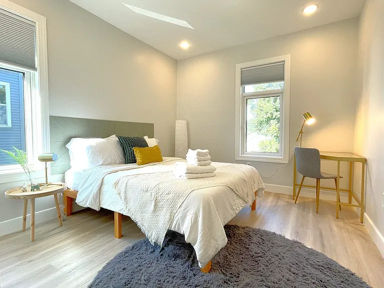 53 1/2 Harvard St #2 — Photo 7