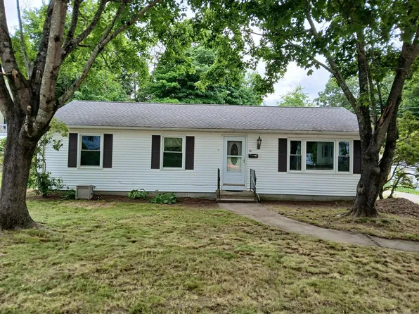 26 Quinebaug Road, Norwich, CT 06360