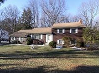 19 Crestwood Dr, Bridgewater, NJ 08807