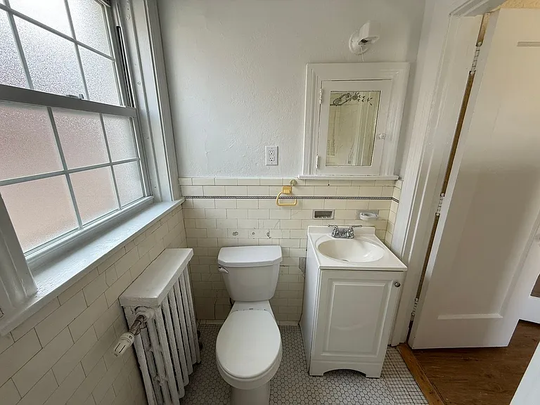 Bayard Manor Apartments — Photo 40