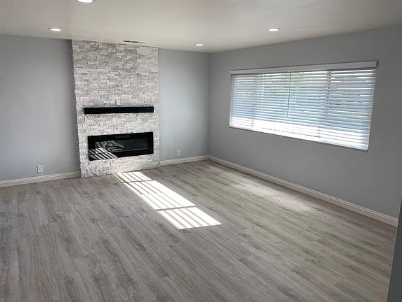 3rd image of 5144 Camellia Ave