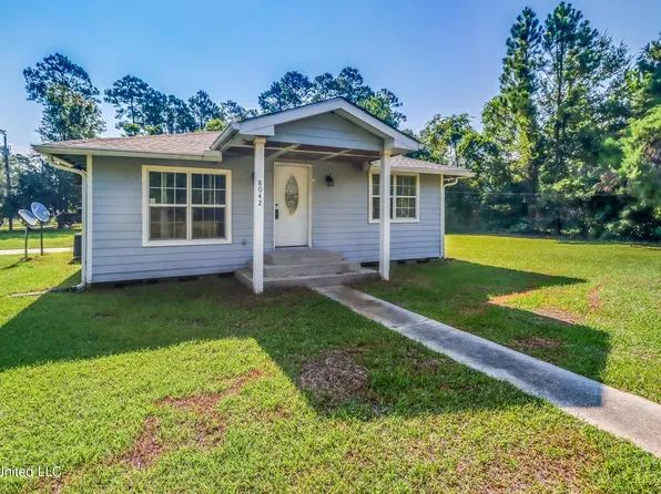 8042 Hancock Dr, Bay Saint Louis, MS 39520