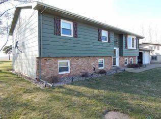 1807 N Ellis Rd, Sioux Falls, SD 57107