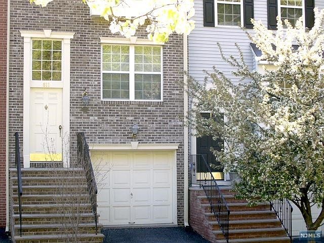 1st image of 811 Newport Dr #811