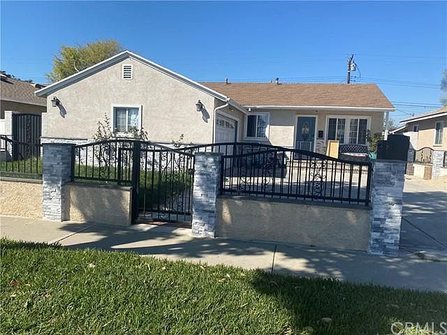 1st image of 835 Sandsprings Dr