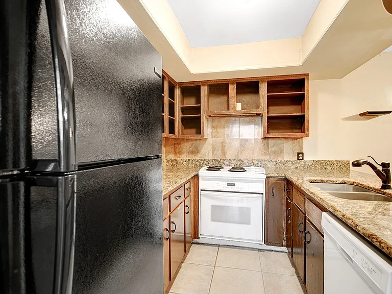 611 Olympic Dr #B-4 — Photo 7