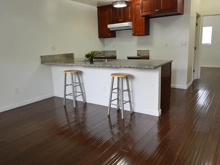 1047 Ronan Ave #3 — Photo 14