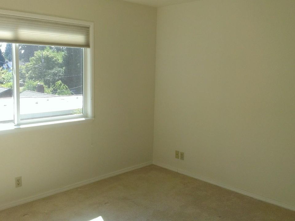 1st image of 9800 Roosevelt Way NE #36
