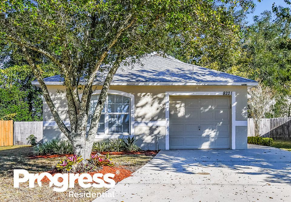 1st image of 8221 W Oak Crossing Dr