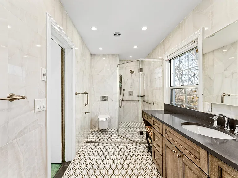 803 Barberry Ln — Photo 16
