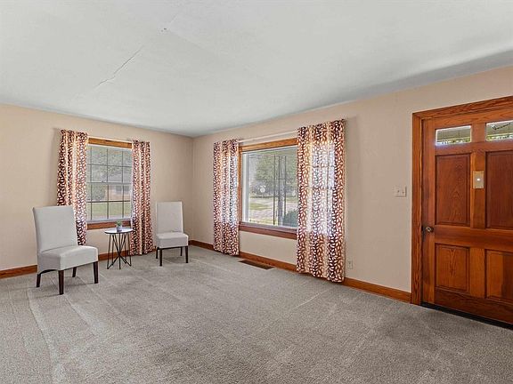 2nd image of 1736 Hill Ave
