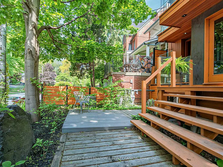 32 Regal Rd — Photo 3
