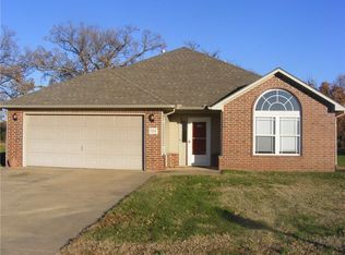 504 Poplar St, Gentry, AR 72734