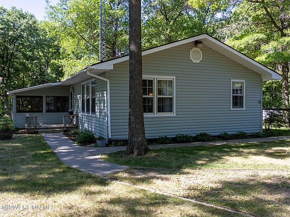 3rd image of 16067 Ash Dr