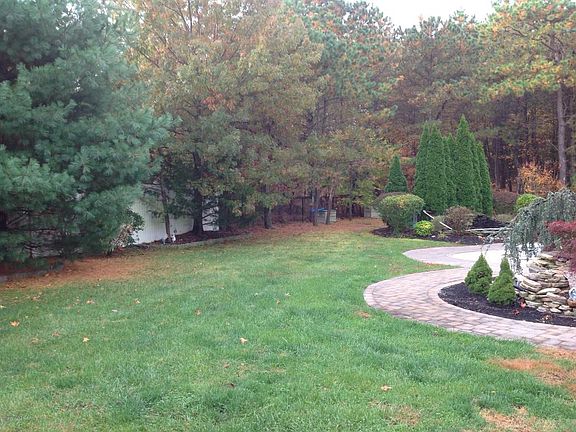 4th image of 1387 Bridport Dr