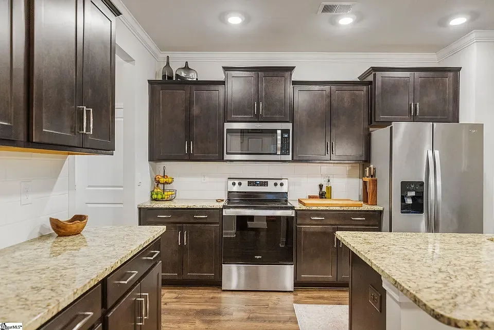 4 bed, 2439 sqft, $2,495 — Photo 1
