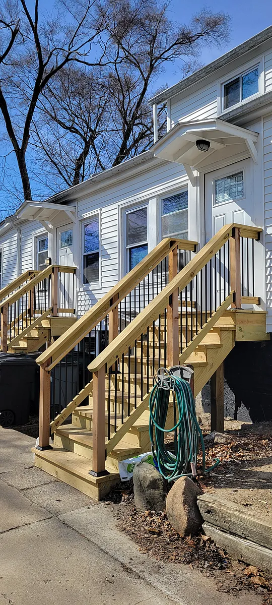 Building Photo - 351 W Hazelhurst St #4