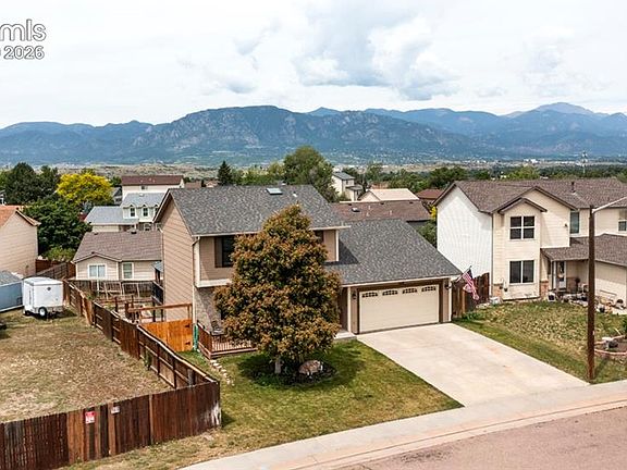 5th image of 560 Camrose Ct