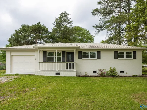 303 Gilchrist St SW, Hartselle, AL 35640