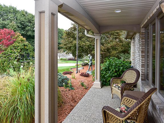 5th image of 284 Covington Ct SW