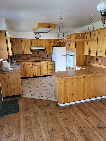 Surrey Apartment for rent - 3 Bedrooms — photo 5