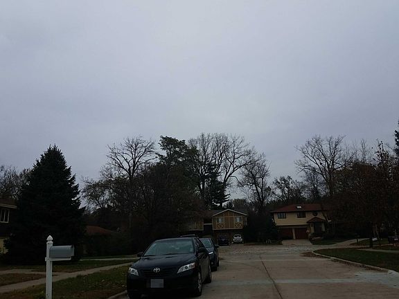 5th image of 585 Dawn Ct