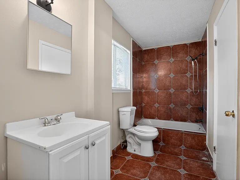 2501 Hartford Dr — Photo 8