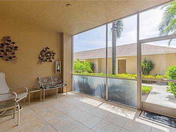 5th image of 26180 Clarkston DR #104