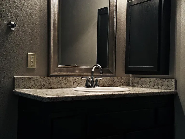Nueces Lofts — Photo 11