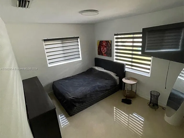 4920 SW 27th Ave — Photo 14