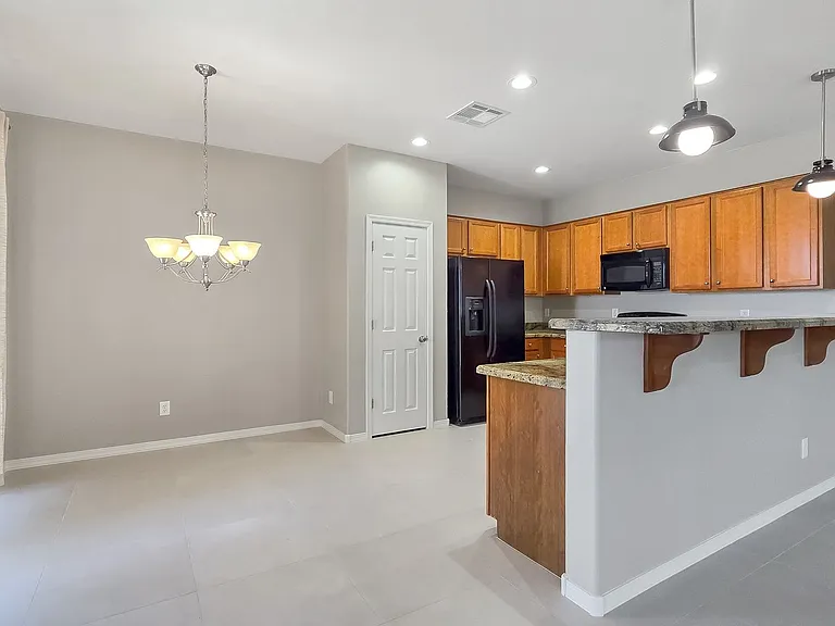 17878 W Desert Wind Dr — Photo 11